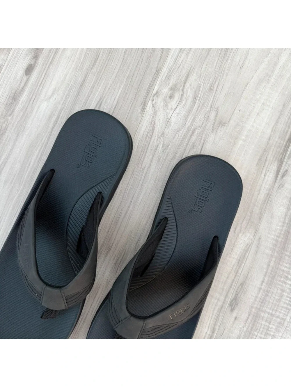 Flojos Men's Flip Flop Sandals in black